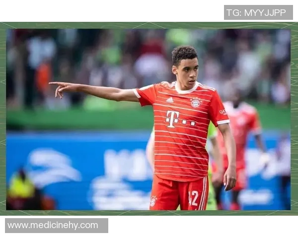 穆西亚拉冷静罚入点球助力拜仁夺得关键胜利