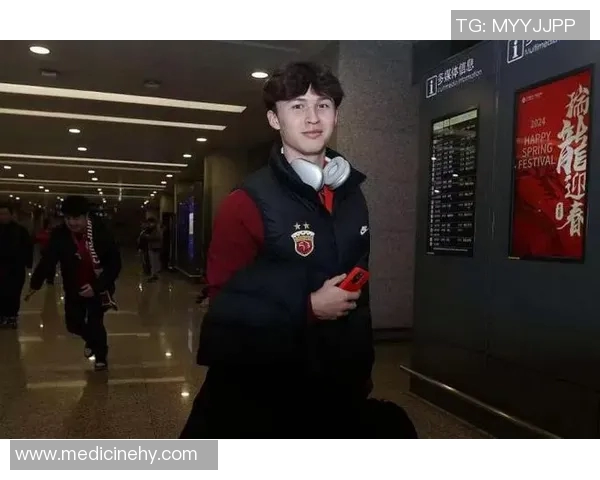 鲍世蒙成功抢点助力上海海港争夺胜利展现出色竞技状态