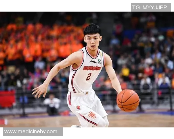 广东徐杰的篮球之路:从青涩少年到CBA明星的成长历程 广东徐杰的篮球之路:从青涩少年到CBA明星的成长历程