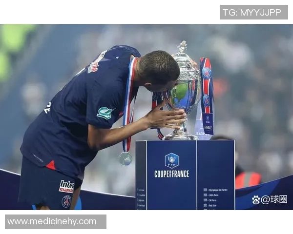 巴黎姆巴佩将在欧洲杯决赛中展现超级之星实力,球迷期待看到他的绝技 巴黎姆巴佩将在欧洲杯决赛中展现超级之星实力,球迷期待看到他的绝技