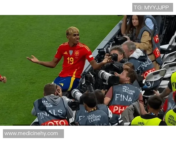 德杯决赛穆西亚拉梅开二度助力球队夺冠展现超凡实力