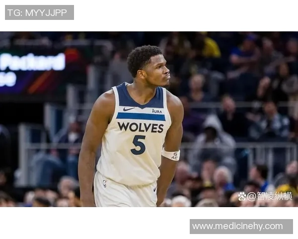 爱德华兹在NBA赛场的崛起与挑战解析