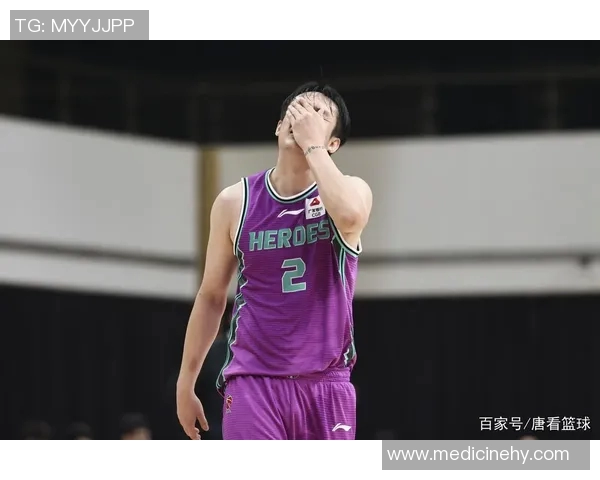 广州龙狮主帅被解职，球迷呼吁支持新教练航位