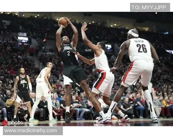 快船队客场战胜开拓者，球队重拾信心备战下一场比赛